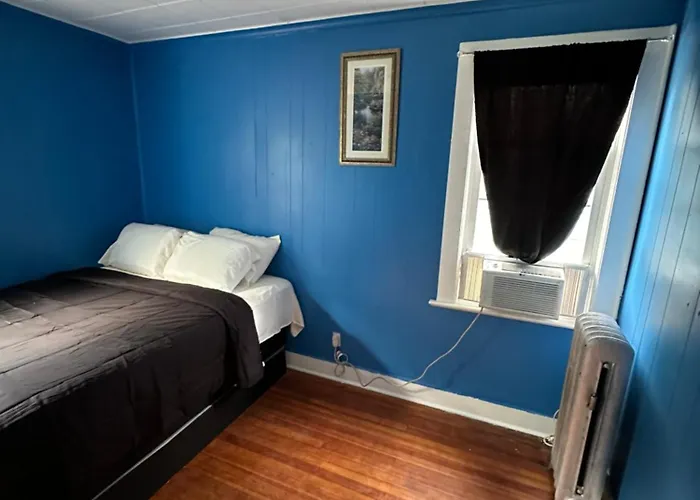 Fidelia Fuchsite Room, Queen Bed Minutes From Newark Liberty International Airport And Newark Penn Station