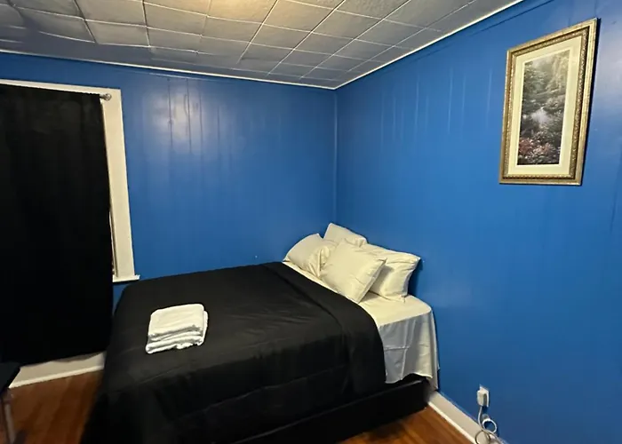 Fidelia Fuchsite Room, Queen Bed Minutes From Newark Liberty International Airport And Newark Penn Station