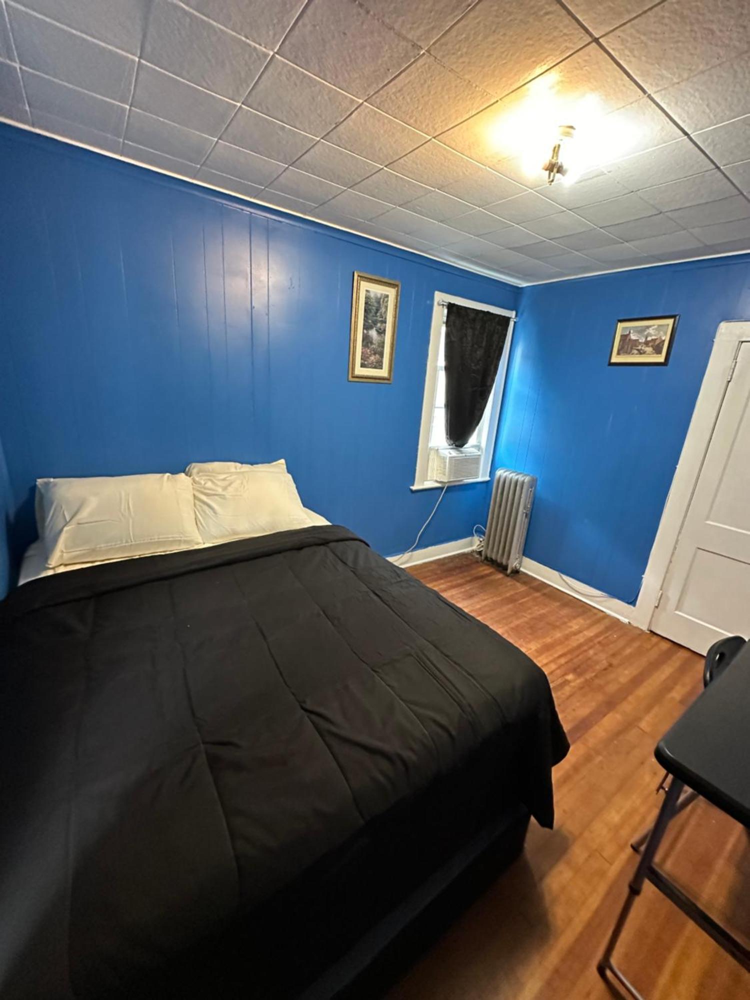 Fidelia Fuchsite Room, Queen Bed Minutes From Newark Liberty International Airport And Newark Penn Station Séjour chez l'habitant Irvington