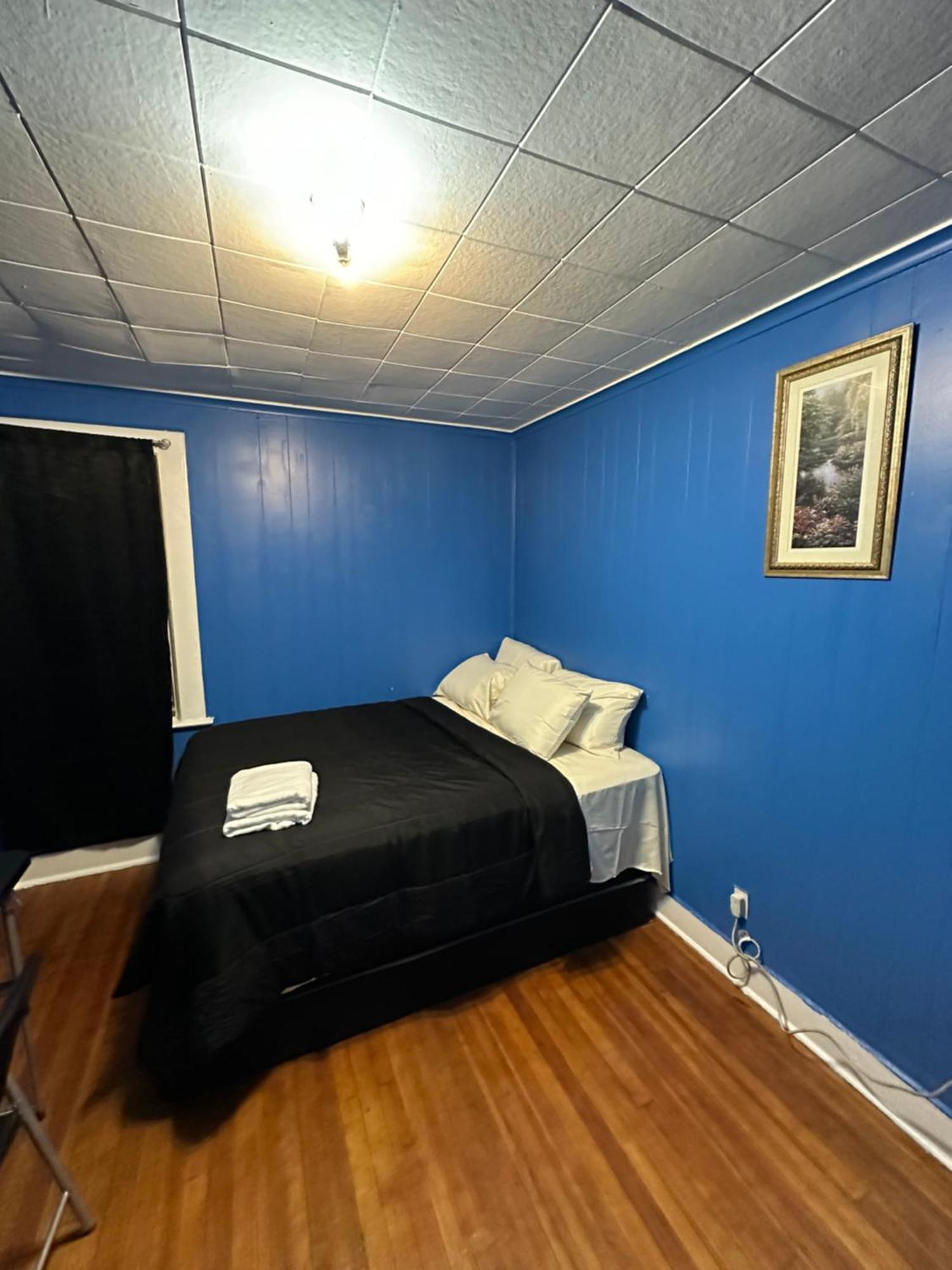 Séjour chez l'habitant Fidelia Fuchsite Room, Queen Bed Minutes From Newark Liberty International Airport And Newark Penn Station *