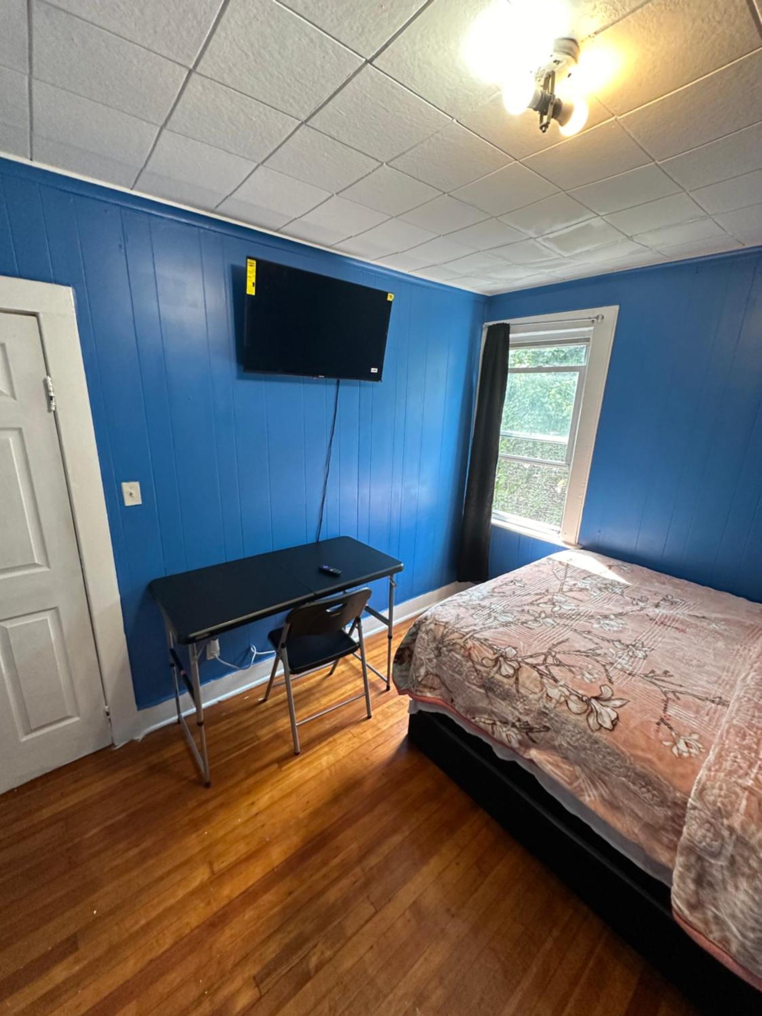 Séjour chez l'habitant Fidelia Fuchsite Room, Queen Bed Minutes From Newark Liberty International Airport And Newark Penn Station Irvington