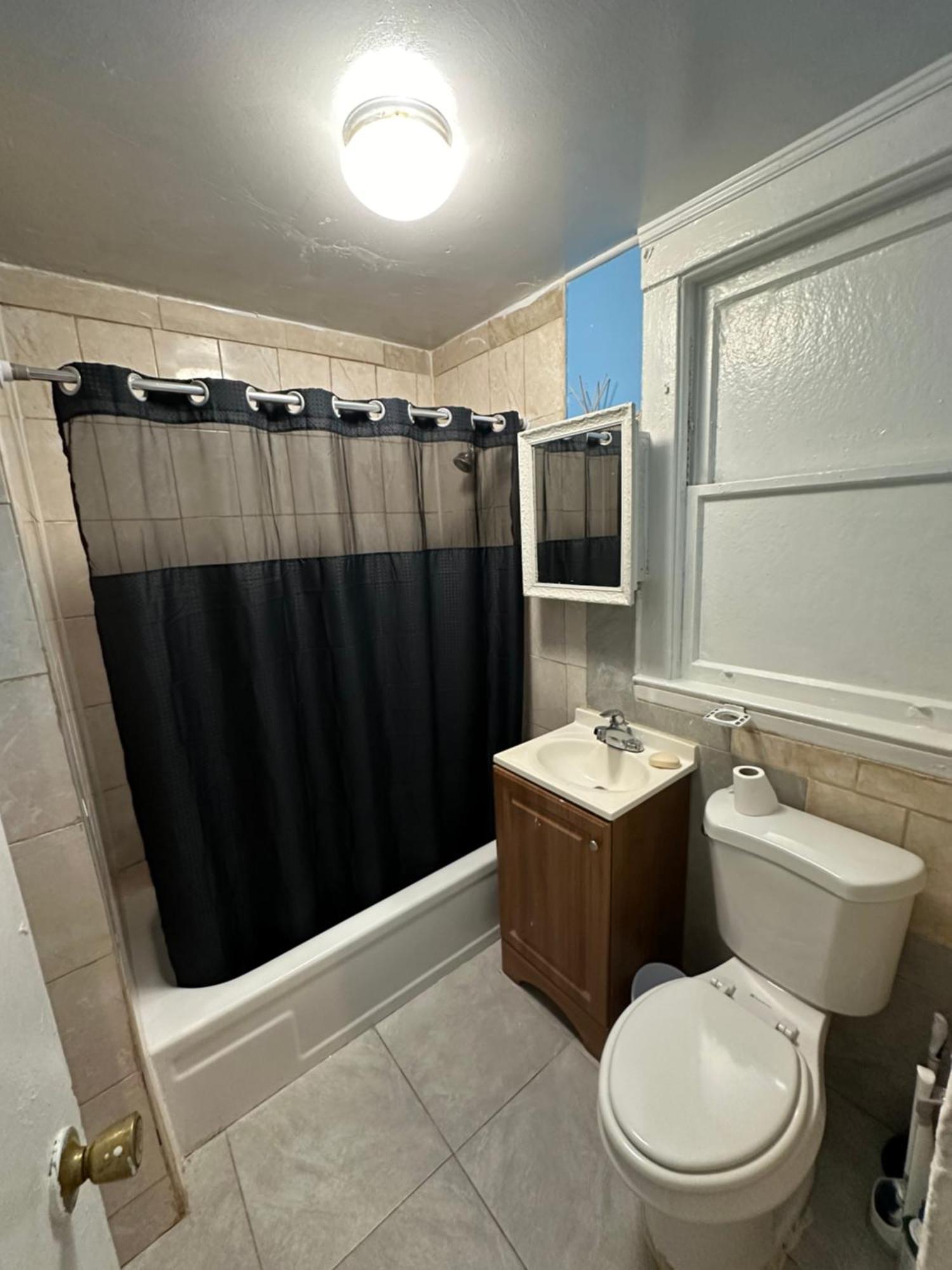 Fidelia Fuchsite Room, Queen Bed Minutes From Newark Liberty International Airport And Newark Penn Station *