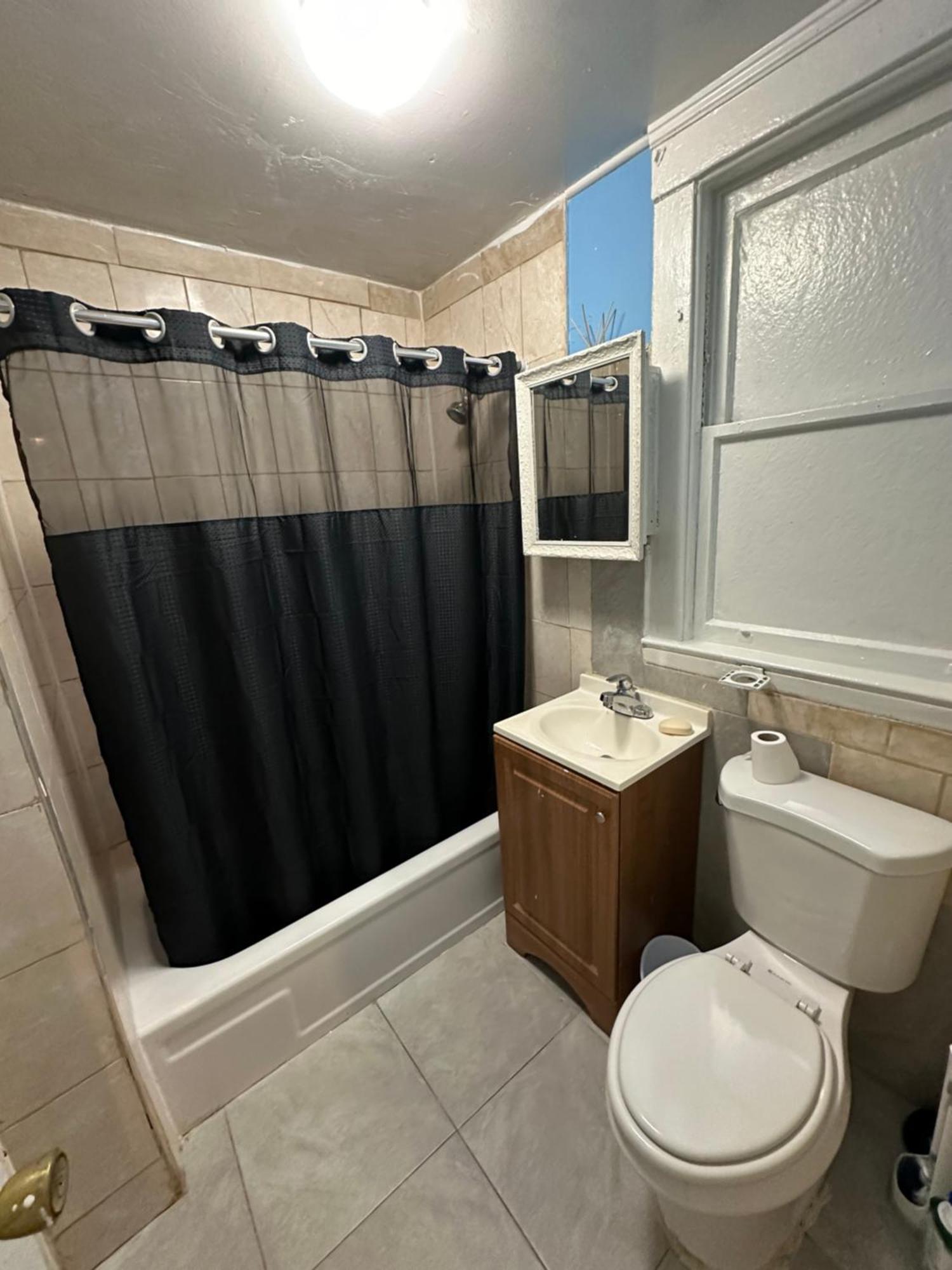 Homestay Fidelia Fuchsite Room, Queen Bed Minutes From Newark Liberty International Airport And Newark Penn Station *